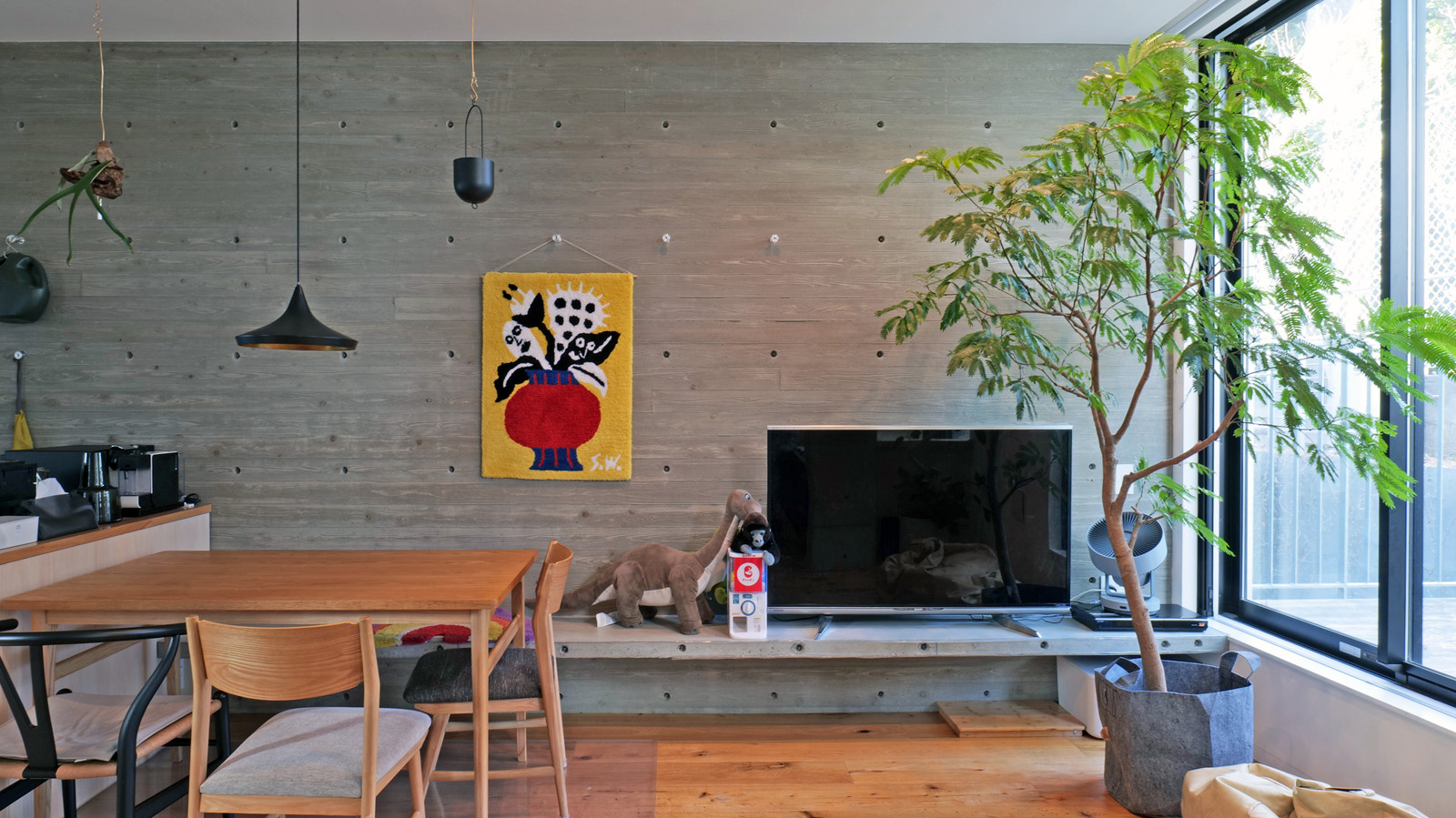 床レベルを40センチ下げて天井高を高くしたリビング