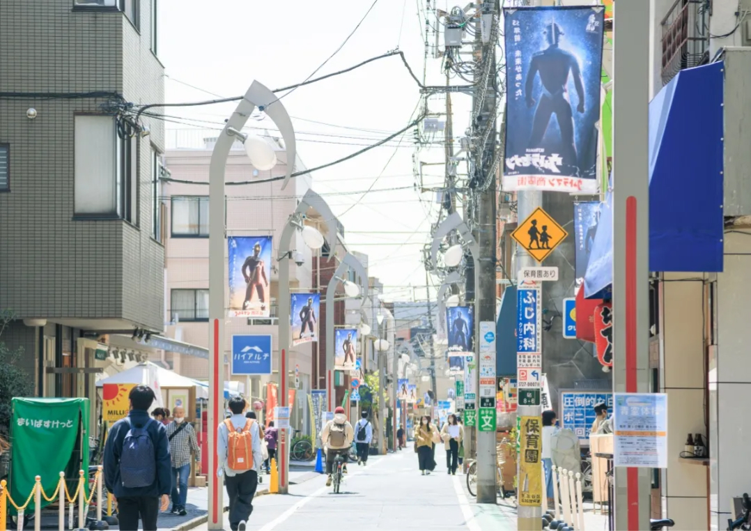 ウルトラマン商店街(徒歩2分)