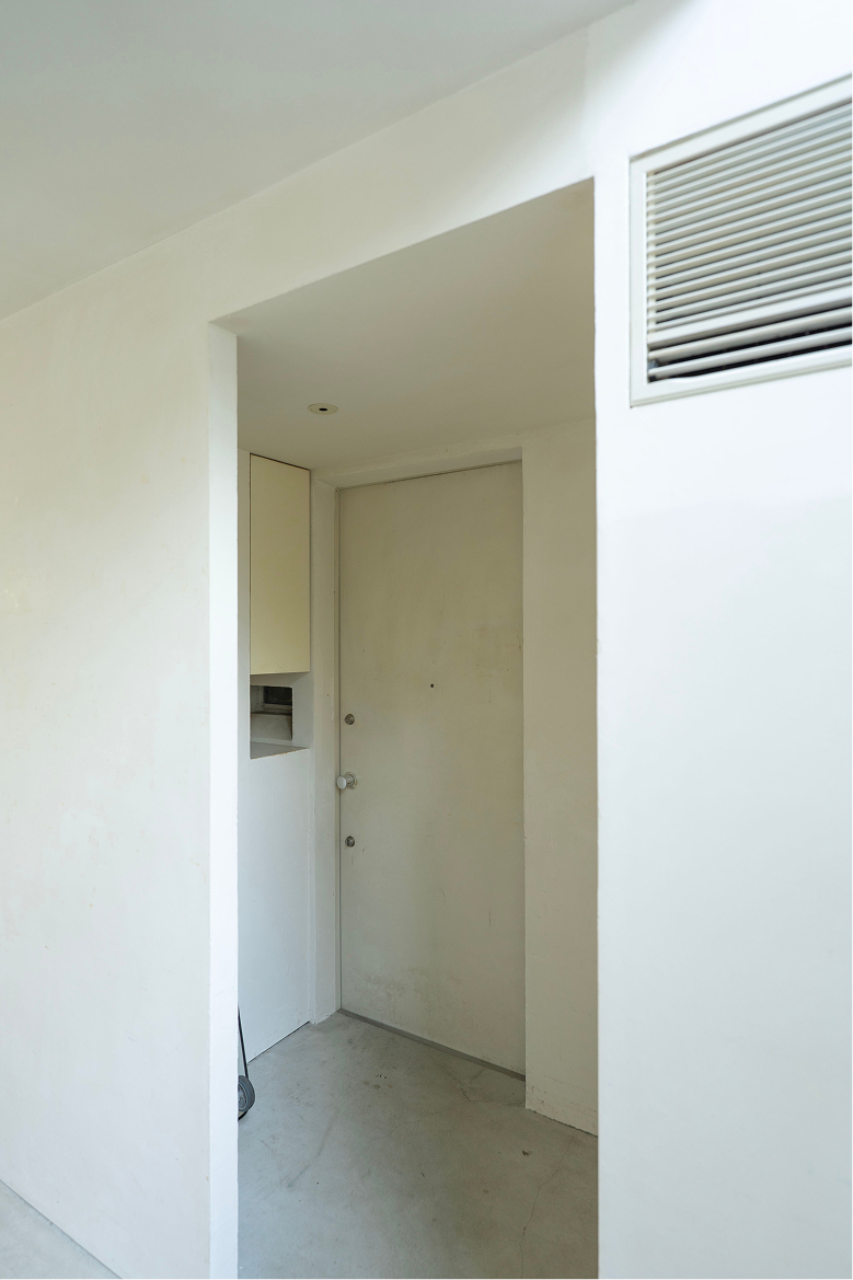 アトリエの玄関、土足での利用も可能