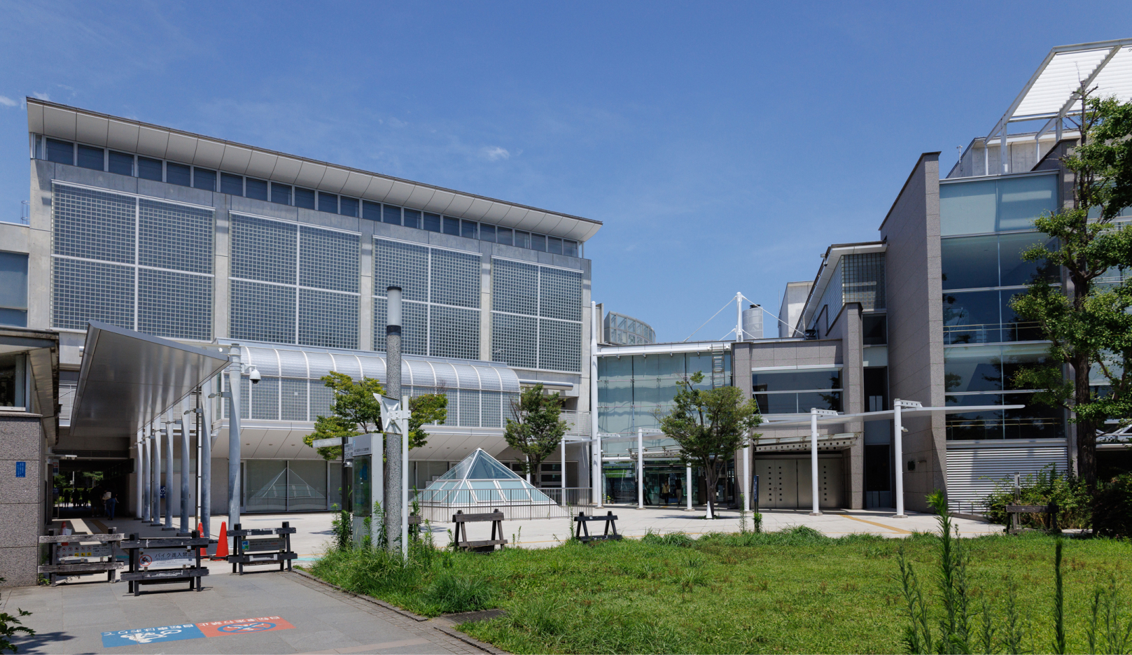 パーシモンホール｜目黒区立八雲中央図書館