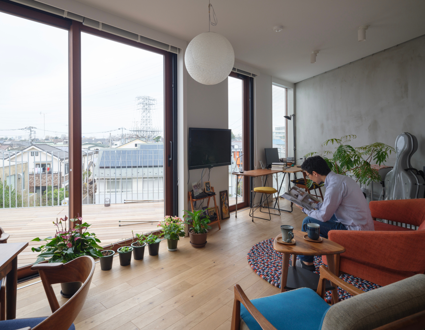 参考写真［広がりを感じられるテラスと一体感のある居住空間］